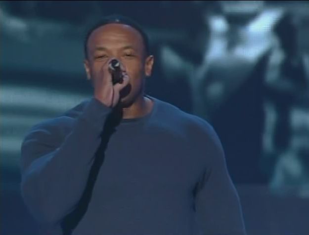 Dr. Dre ft. T.I. & Nas – Topless