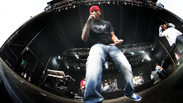 N.E.R.D. ft. Santigold – Soldier