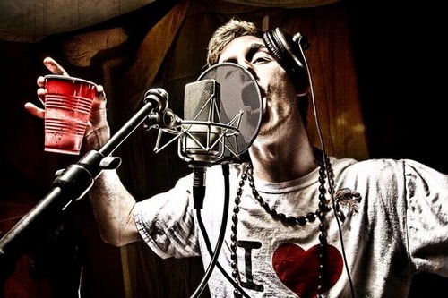 Asher Roth – G.R.I.N.D. (Radio Rip)